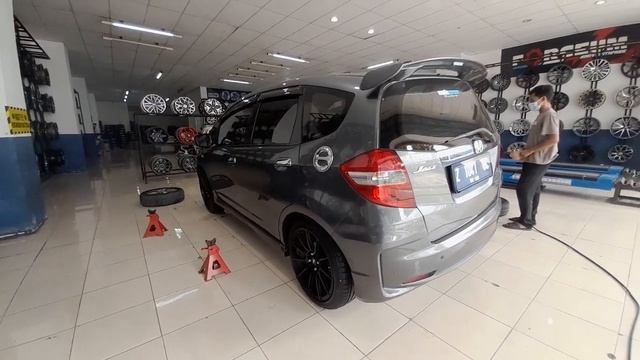 HONDA JAZZ | MODIFIKASI VELG R17 смотреть онлайн