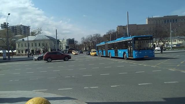 Два автобуса маршрута №М7 и №Т63 на остановке «Метро Марксистская». 18 апреля 2021 смотреть онлайн