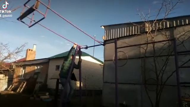 разгон качели до 100 км/ч?.Делаем солнышко на пустых качелях смотреть онлайн