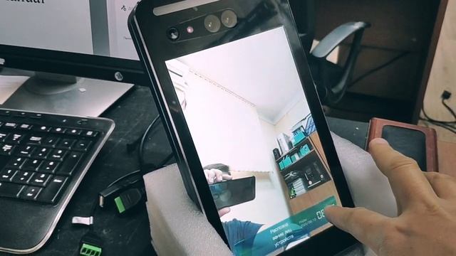 Устройство распознавания лиц и контроль температуры Lumiq LQ-MIDD-FTB-12 смотреть онлайн