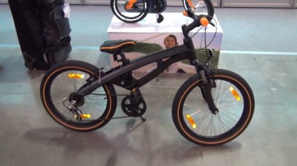 BMW Cruise Bike Junior 20" Exterior and interior