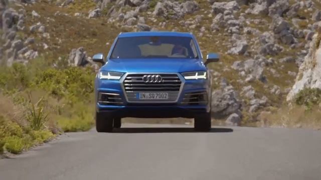Audi SQ7 vs Porsche Cayenne Turbo Road Test смотреть онлайн