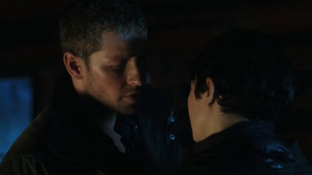 Дэвид и Мэри Маргарет прячутся от дождя 1x10 смотреть онлайн