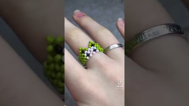 Котик в шапке лягушки из бисера? смотреть онлайн