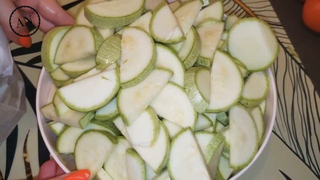 ЗАМОРОЗКА ЕДЫ ВПРОК / ЗАГОТОВКА ПРОДУКТОВ / УЖИН ИЗ ТРЕХ БЛЮД / ЗАКУП ПРОДУКТОВ / МАЛОСОЛЬНЫЕ ОГУРЦ смотреть онлайн