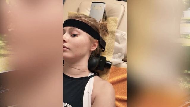 Алеся с подругой Еленой и песиком Ниджи, ждут вас в этом видео (редкая форма цервикальной дистонии