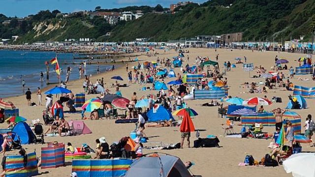 Аномальная жара в Великобритании. До +43С в Лондоне смотреть онлайн