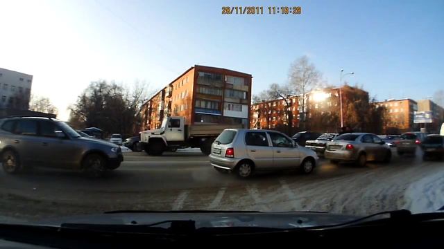 Деда чуть не закатали в асфальт смотреть онлайн