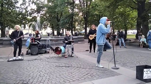 УЛИЧНЫЕ МУЗЫКАНТЫ ПИТЕРА,гр.ШУМНЫЕ СОСЕДИ(4) Глеб Васильев 24.07.23. смотреть онлайн