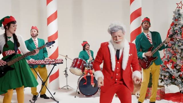 Music Video-Double trouble at the north pole?! Santa’s elves are here to help! | MSI смотреть онлайн