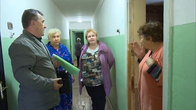 Жителей подъезда заливает соседка смотреть онлайн