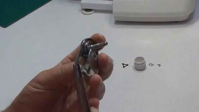 Как Собрать НИТЕНАТЯЖИТЕЛЬ на Швейной Машине Вариант1 смотреть онлайн