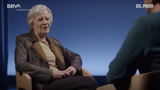 "La felicidad es una búsqueda que dura toda la vida". Victoria Camps, filósofa смотреть онлайн