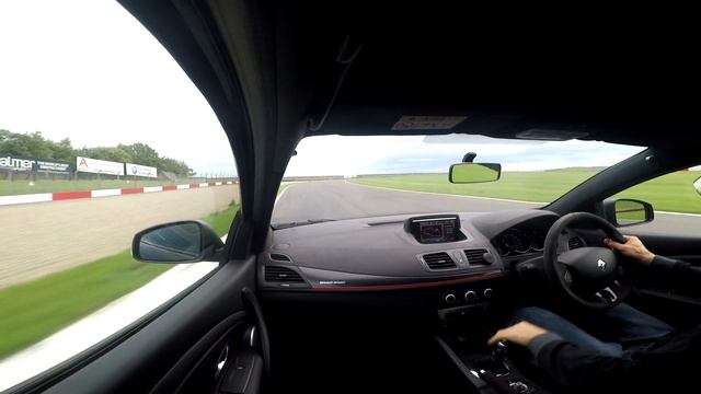 Megane RS Cup-S Donnington Park 1:26 смотреть онлайн