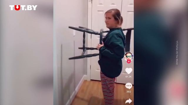 Мужчины с трудом выполняют этот простой трюк, а женщины — легко! смотреть онлайн