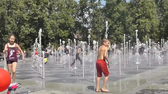 04.06.2016 Этот слышащий мальчик упал в фонтане 04455 смотреть онлайн