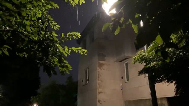(4K) Night Walk in Heavy Rain | Binaural Rain Sounds | Sleeping & Relaxation | South Korea | 비오는 밤 смотреть онлайн