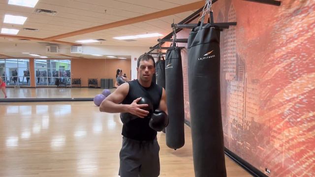 How to keep hands at the chin- Как держать руки у подбородка смотреть онлайн