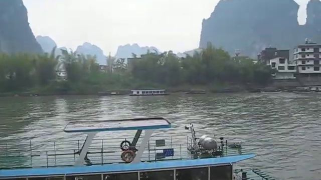 Круиз по реке Ли смотреть онлайн