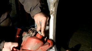 меняем перегоревшие лампы в задних фонарях шевроле лачетти