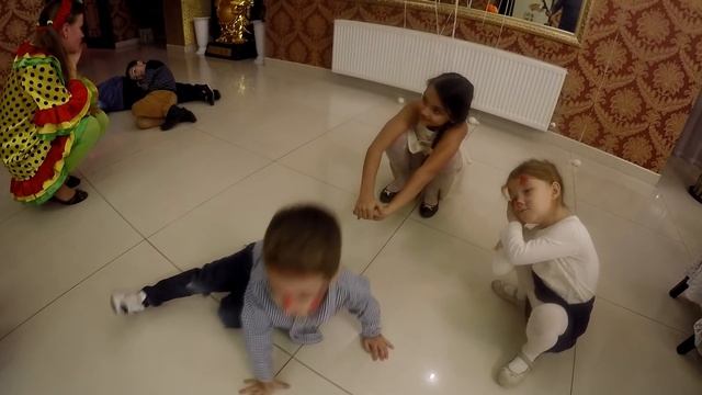 Детский день рождения 1 год Тигранчику. Детские конкурсы, караоке, веселый гелий =) смотреть онлайн