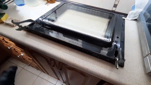 Czyszczenie drzwiczek piekarnika. смотреть онлайн