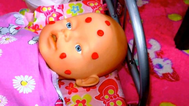 Кукла БЕБИ БОН заболела! Даша лечит куклу. смотреть онлайн