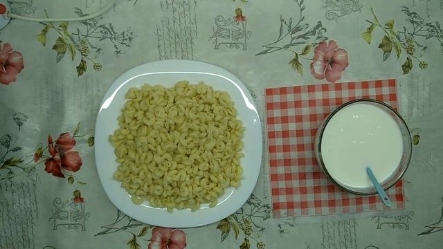 Уйда гушт колмаганда кандай килиб мазали овкат килишни уйлаяпсизми унда бу видеони куринг???