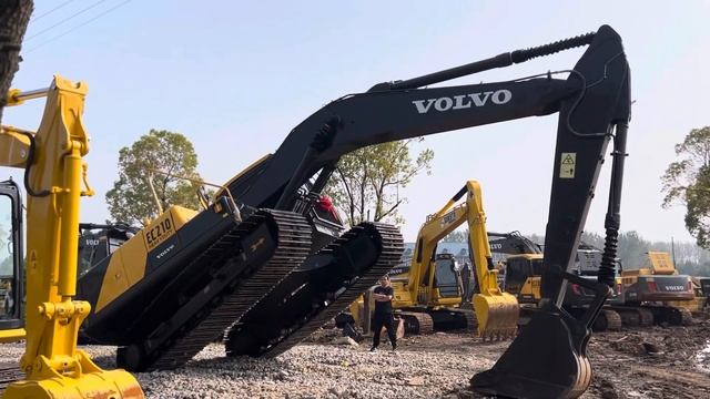 Customer is testing the used excavator Volvo EC210.Good performance,wholesale price. смотреть онлайн