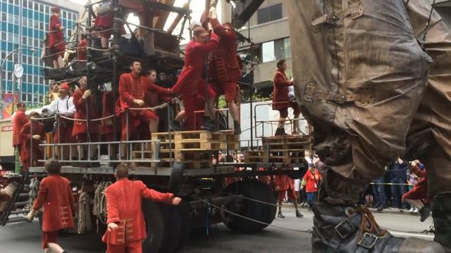 Giant Marionettes in Montreal. 21.05.2017 смотреть онлайн