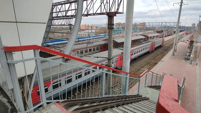 Электропоезд ЭД4М-0319 отправляется со станции Новосибирск-Главный смотреть онлайн