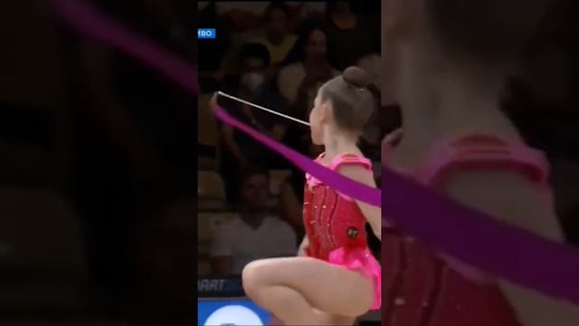 Она НЕ ПЕРЕСТАЁТ УДИВЛЯТЬ 💪 Какие ещё места Стиляна не использовала? 🤪 смотреть онлайн