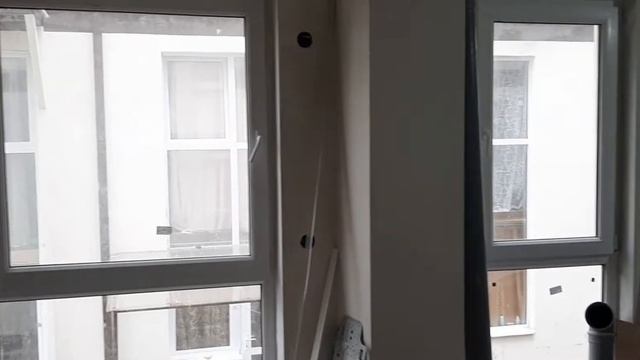 Штукатурим и шпаклюем потолок / перенесли трубу.