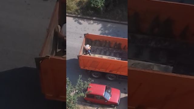 Насрал в кузов смотреть онлайн