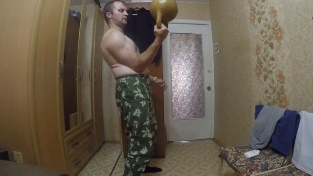 Попытка усложненного варианта трюка Дмития Халаджи с гирей 16 кг 2 смотреть онлайн