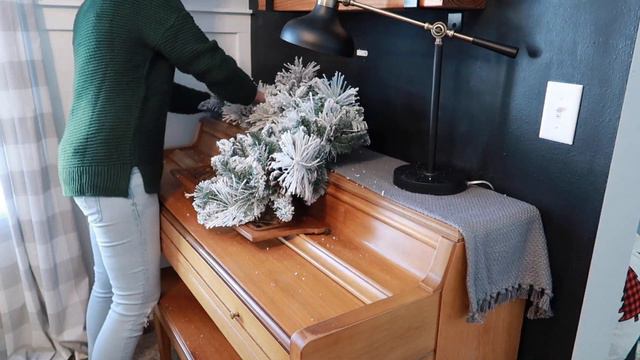 CHRISTMAS CLEAN & DECORATE WITH ME 2020! | DECORATING FOR CHRISTMAS!