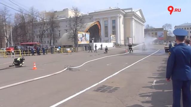 В Кирове пожарные выполняли трюки смотреть онлайн