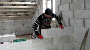 Укладка блоков на МОНТАЖНУЮ ПЕНУ