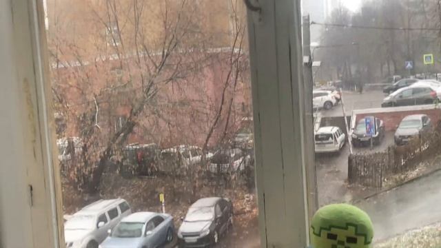Много снега в Казани. Вид с другого окна. 24.10.23. смотреть онлайн