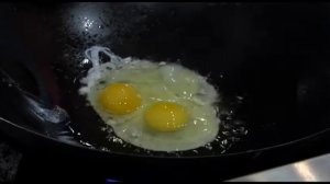 Рис по-китайски с яйцом и овощами "Янжоу"