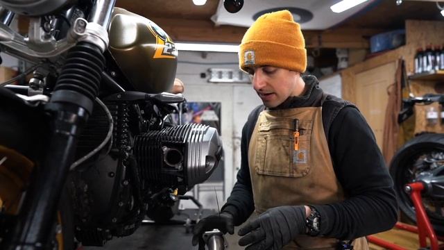 PIER CITY CYCLES TUTORIAL - BMW R9T Exhaust Headers Remove & Refit смотреть онлайн