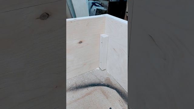 Царги кровати соединяются бруском. смотреть онлайн