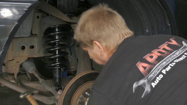 2004 Nissan Titan Front Shocks смотреть онлайн