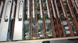 Мешок КМок в генераторе Г3-110. Разборка.  Много ценных радиодеталей с драгметаллами.