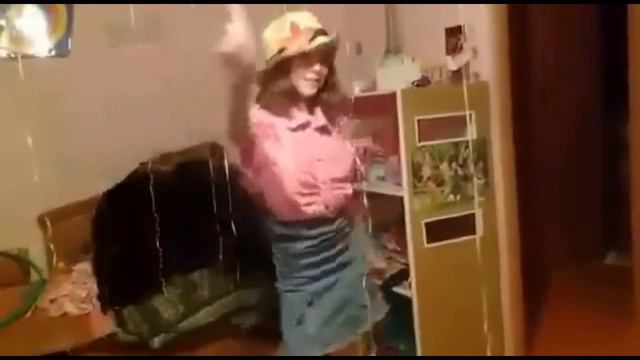 Клип на песню Алисы Кожикиной "Шапочка" смотреть онлайн