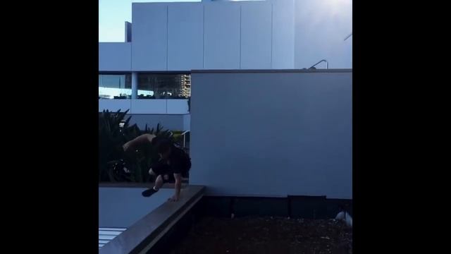 Парень научился БЕГАТЬ ПО СТЕНАМ - Dylan Pawson смотреть онлайн