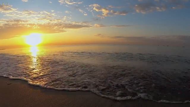 МОРСКОЙ ЗАКАТ И ЛЁГКИЙ ШУМ МОРЯ смотреть онлайн