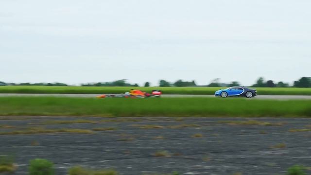 Bugatti Chiron vs Red Bull F1: ARRANCONES смотреть онлайн