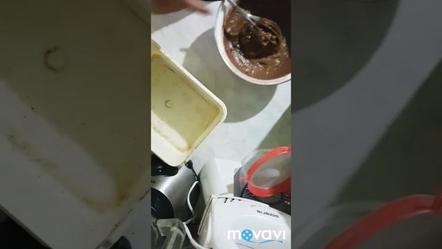 Как сделать шиколадный пирог с банановый начинкой ?