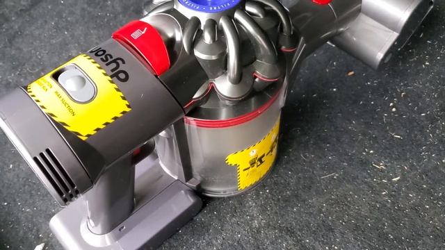 Clean Your Car'S Trunk With Dyson V7 смотреть онлайн